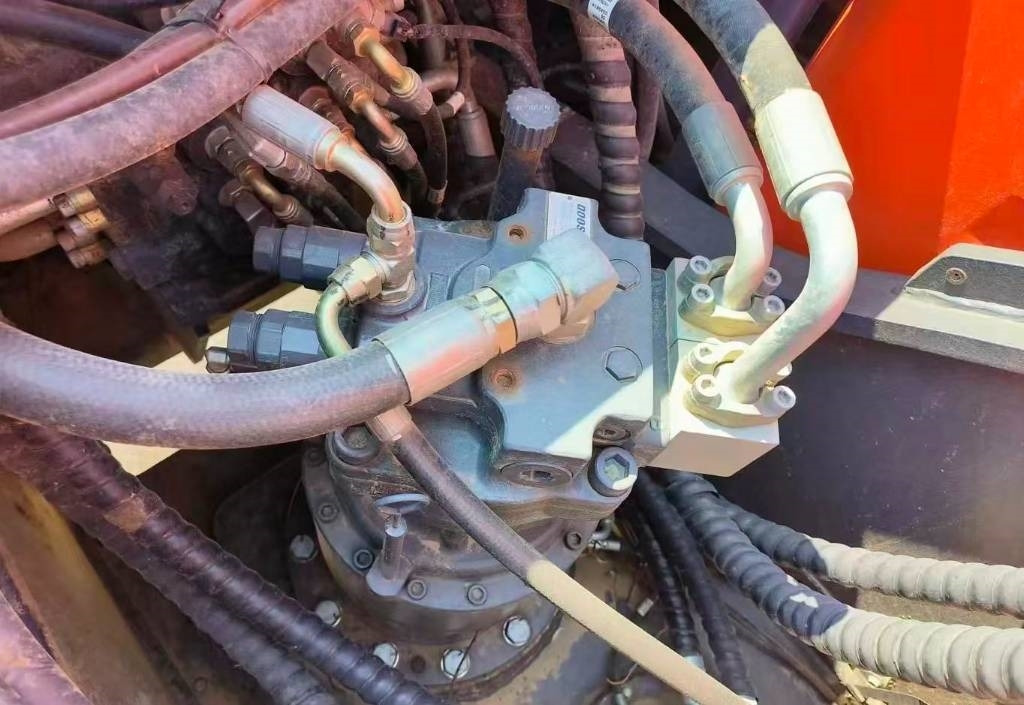 Crawler excavator Doosan DX 200: picture 20