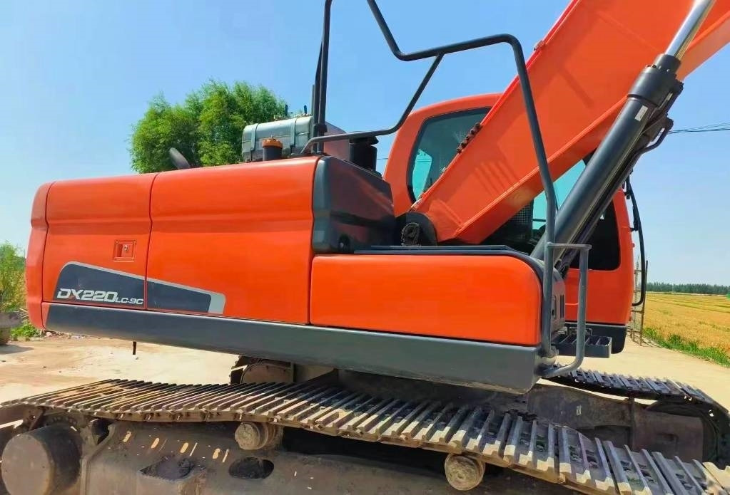 Crawler excavator Doosan DX 200: picture 8