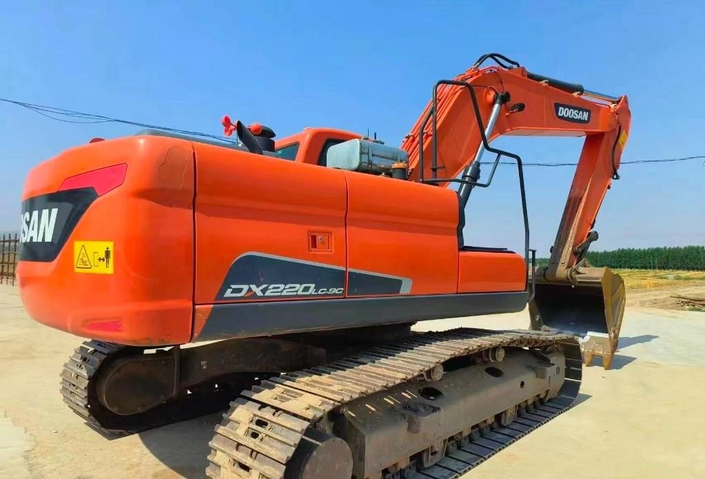 Crawler excavator Doosan DX 200: picture 15