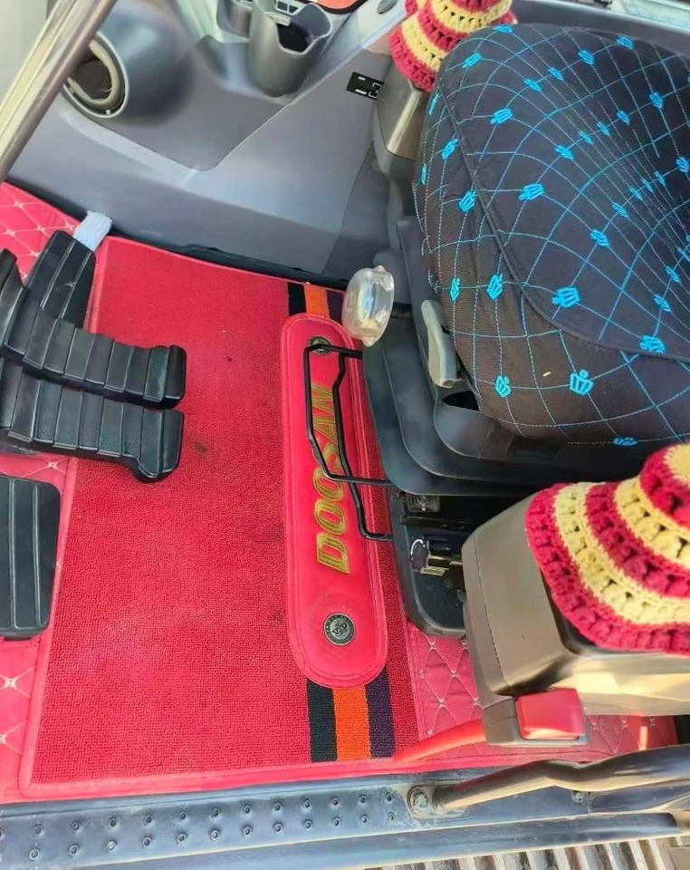 Crawler excavator Doosan DX 200: picture 17