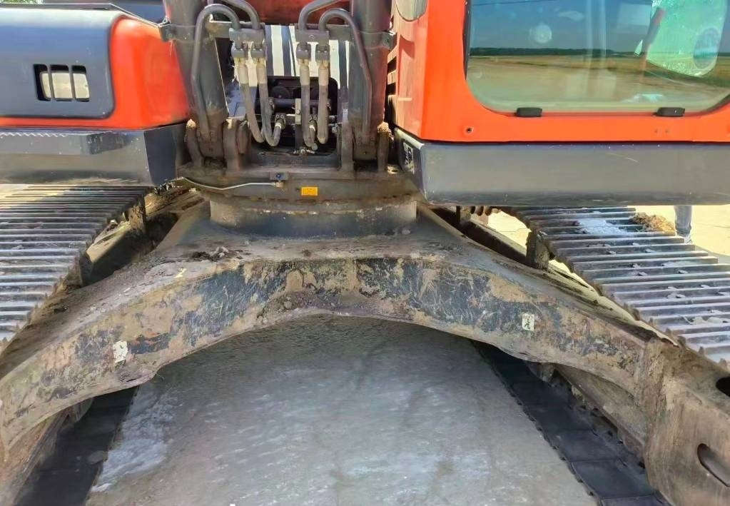 Crawler excavator Doosan DX 200: picture 9
