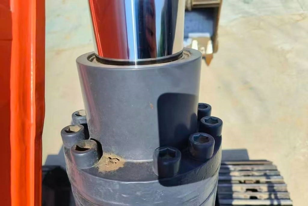 Crawler excavator Doosan DX 200: picture 10