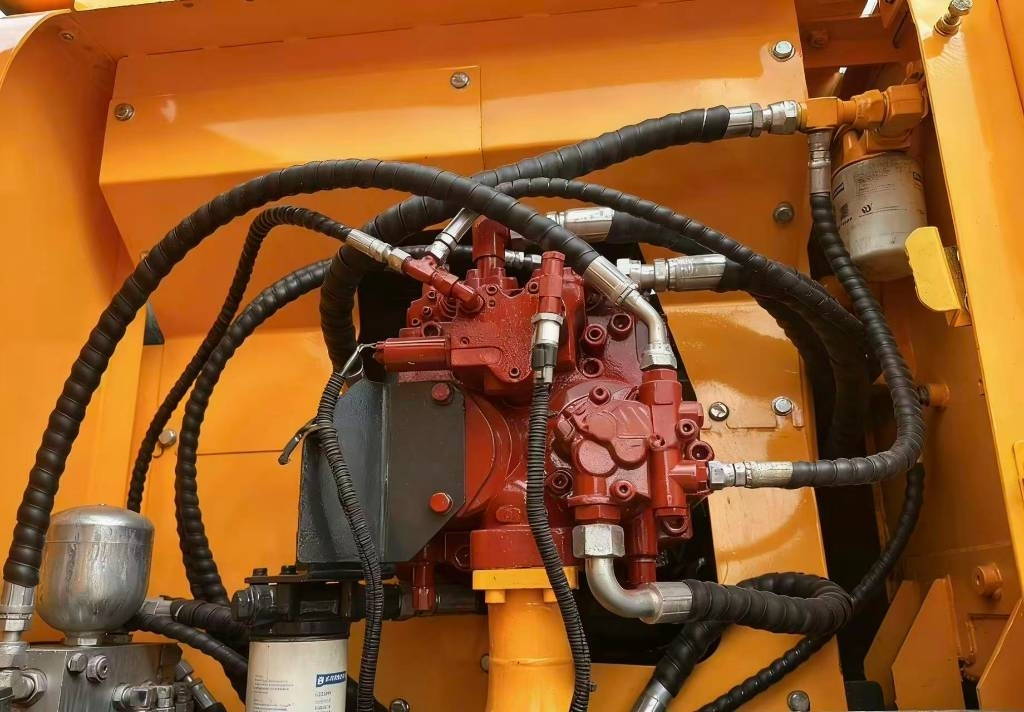 Hyundai 210W -9  - Wheel excavator: picture 5 Hyundai 210W -9  - Wheel excavator: picture 5