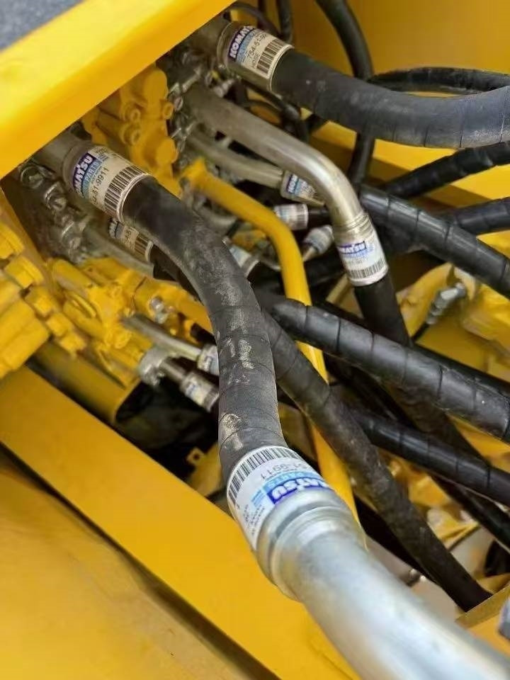 Komatsu 220-8 - Crawler excavator: picture 5 Komatsu 220-8 - Crawler excavator: picture 5