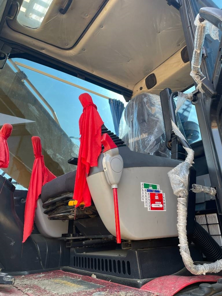 Komatsu PC 210 - Crawler excavator: picture 2 Komatsu PC 210 - Crawler excavator: picture 2