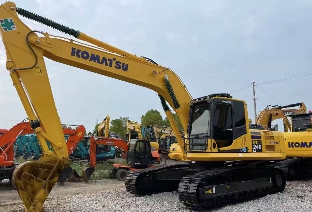 Komatsu PC 240  - Crawler excavator: picture 3 Komatsu PC 240  - Crawler excavator: picture 3