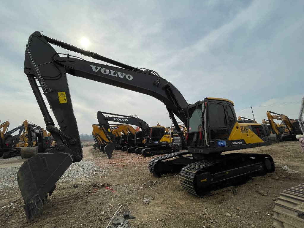 Volvo EC 240 - Crawler excavator: picture 1 Volvo EC 240 - Crawler excavator: picture 1