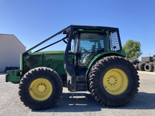 John Deere 6215R AUTOPOWR - Farm tractor: picture 2 John Deere 6215R AUTOPOWR - Farm tractor: picture 2