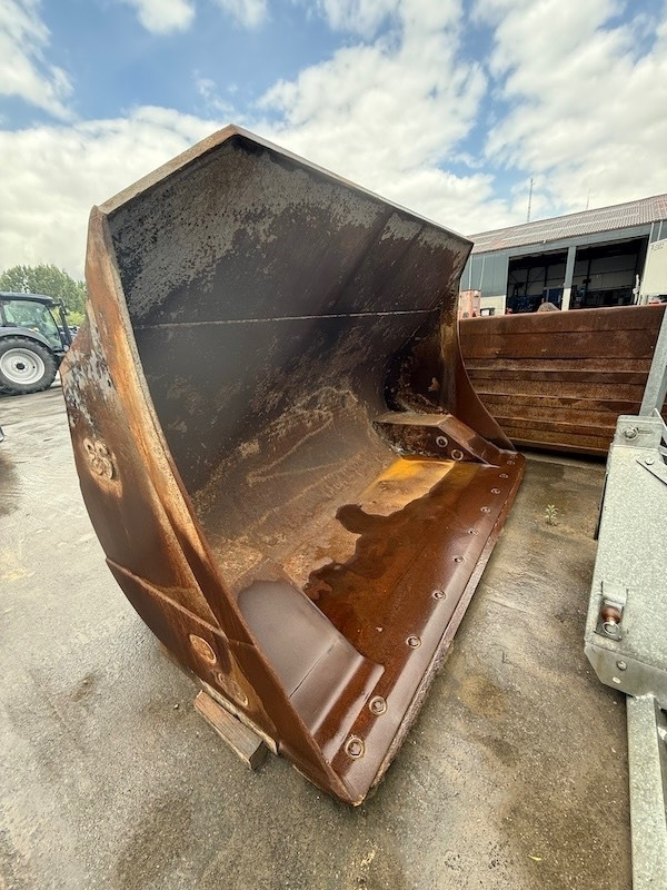 Eurosteel hoogkipbak - high dump bucket - Bucket for Construction machinery: picture 2 Eurosteel hoogkipbak - high dump bucket - Bucket for Construction machinery: picture 2