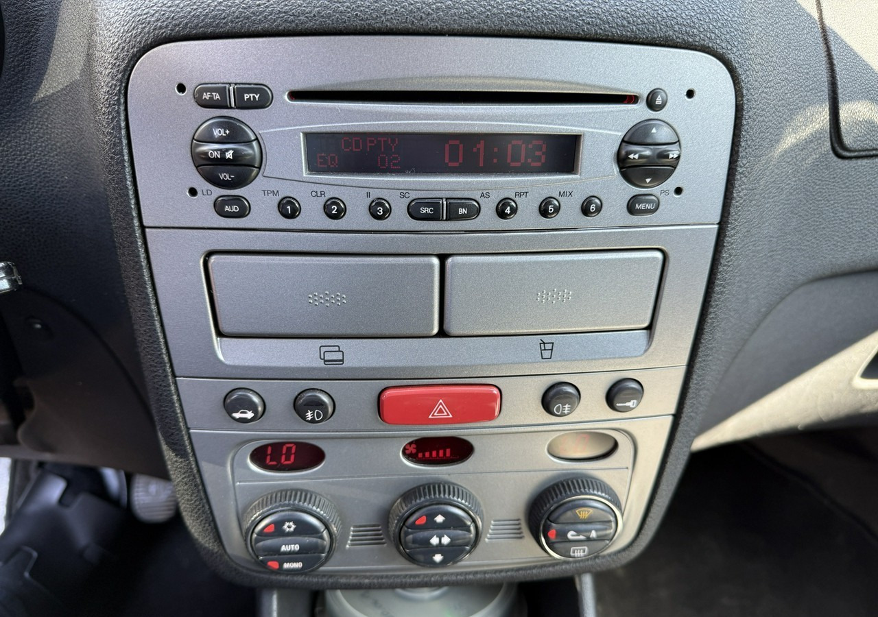Alfa Romeo 147 Alfa Romeo 147 Klima 1.9 jtd-140KM - Car: picture 5 Alfa Romeo 147 Alfa Romeo 147 Klima 1.9 jtd-140KM - Car: picture 5