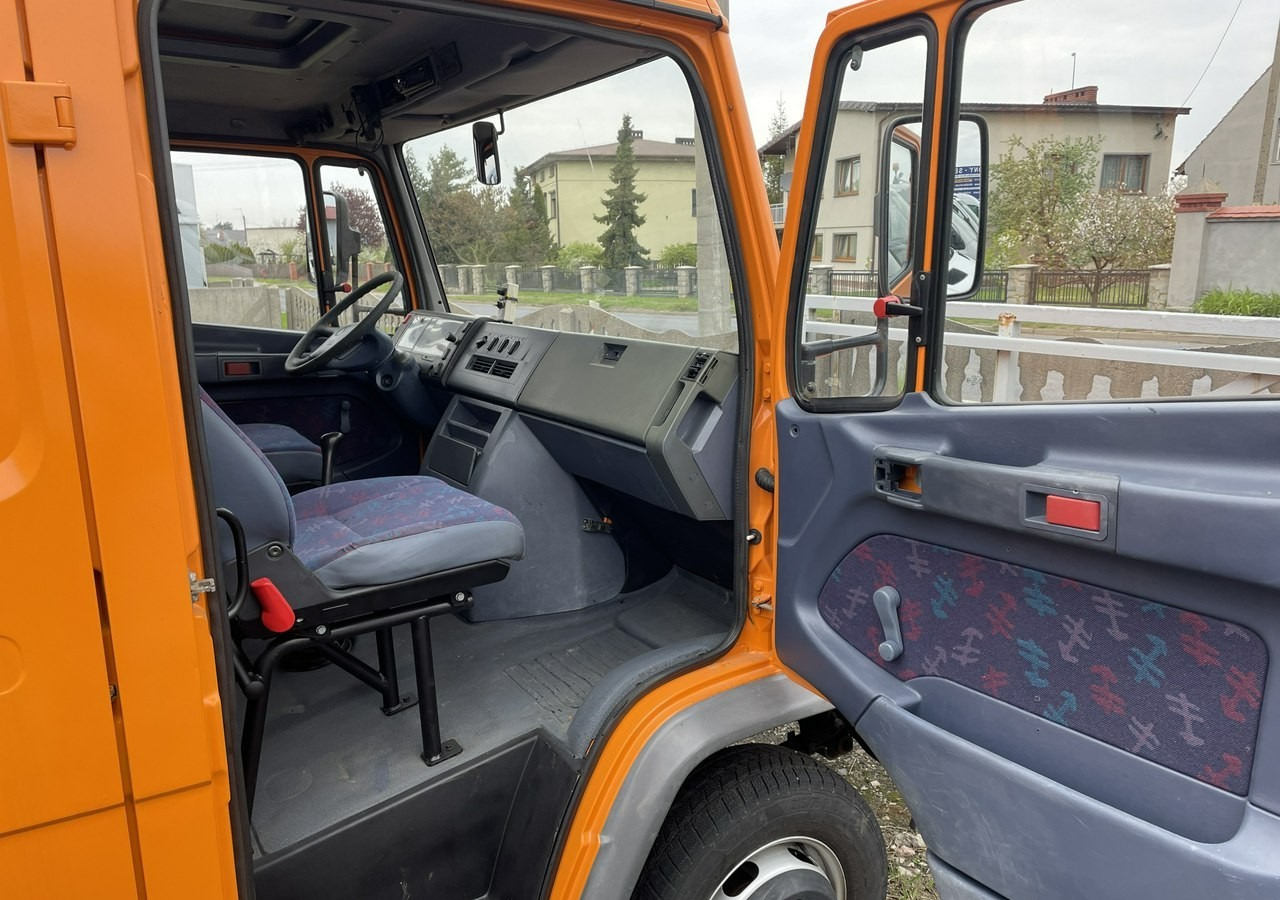 Mercedes-Benz Inny Mercedes-Benz Vario 614 Brygadówka skrzynia plandeka 6-oso doka dokka 2004 - Curtainsider truck: picture 5 Mercedes-Benz Inny Mercedes-Benz Vario 614 Brygadówka skrzynia plandeka 6-oso doka dokka 2004 - Curtainsider truck: picture 5