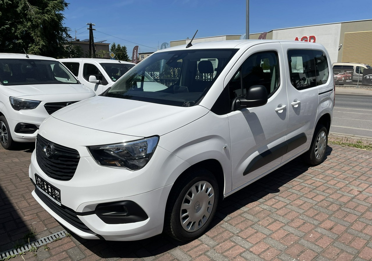 Opel Combo IV Opel Combo Life Niepełnosprawnych inwalida Rampa 32105 km Model 2022 - Car: picture 2 Opel Combo IV Opel Combo Life Niepełnosprawnych inwalida Rampa 32105 km Model 2022 - Car: picture 2