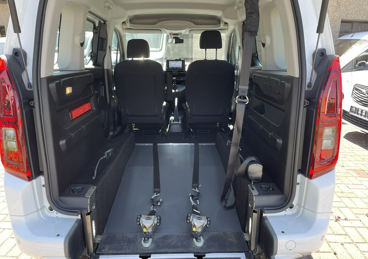 Opel Combo IV Opel Combo Life Niepełnosprawnych inwalida Rampa 32105 km Model 2022 - Car: picture 5 Opel Combo IV Opel Combo Life Niepełnosprawnych inwalida Rampa 32105 km Model 2022 - Car: picture 5