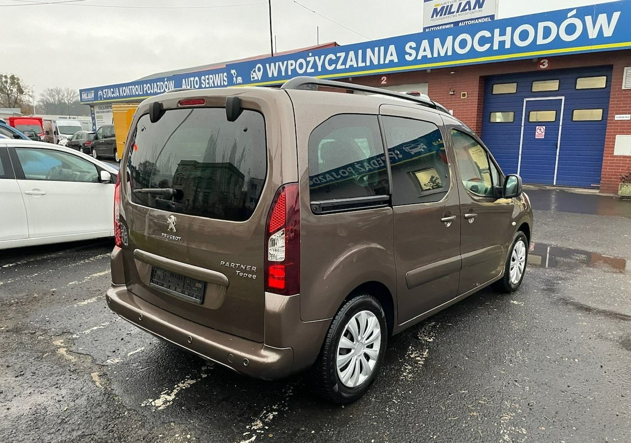 Peugeot Partner II Peugeot Partner Tepee 1.6 VTi 120KM Family Model 2013 - Estate car: picture 4 Peugeot Partner II Peugeot Partner Tepee 1.6 VTi 120KM Family Model 2013 - Estate car: picture 4