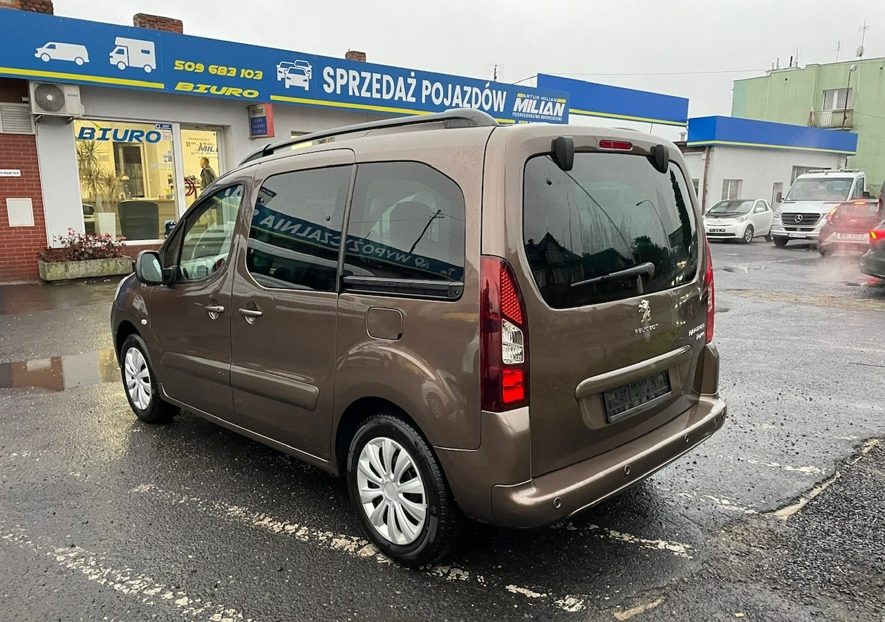 Peugeot Partner II Peugeot Partner Tepee 1.6 VTi 120KM Family Model 2013 - Estate car: picture 3 Peugeot Partner II Peugeot Partner Tepee 1.6 VTi 120KM Family Model 2013 - Estate car: picture 3