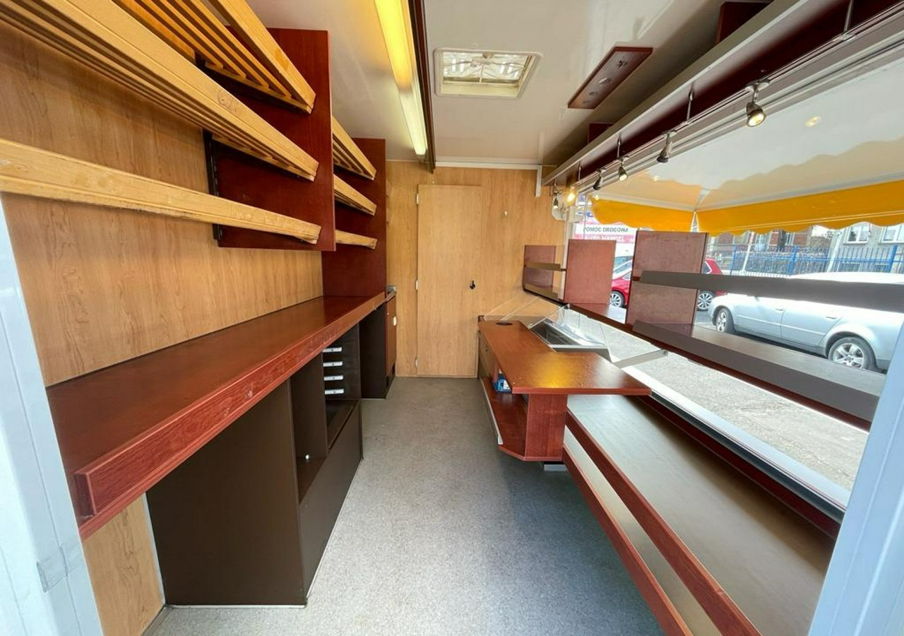 Renault Master Autosklep Sklep pieczywa Gastronomiczny Food Truck Foodtruck 2015 - Vending truck: picture 3 Renault Master Autosklep Sklep pieczywa Gastronomiczny Food Truck Foodtruck 2015 - Vending truck: picture 3