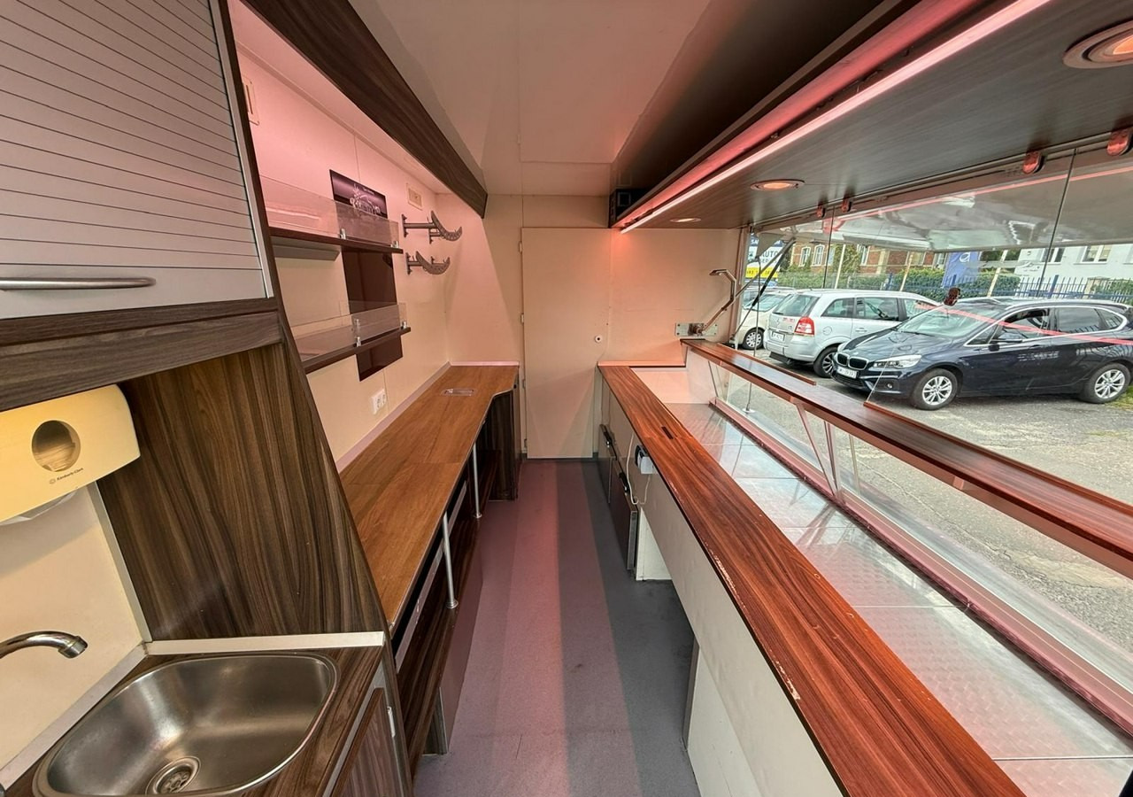 Renault Master Autosklep wędlin Gastronomiczny Food Truck Foodtruck Sklep Solar 20 - Vending truck: picture 2 Renault Master Autosklep wędlin Gastronomiczny Food Truck Foodtruck Sklep Solar 20 - Vending truck: picture 2