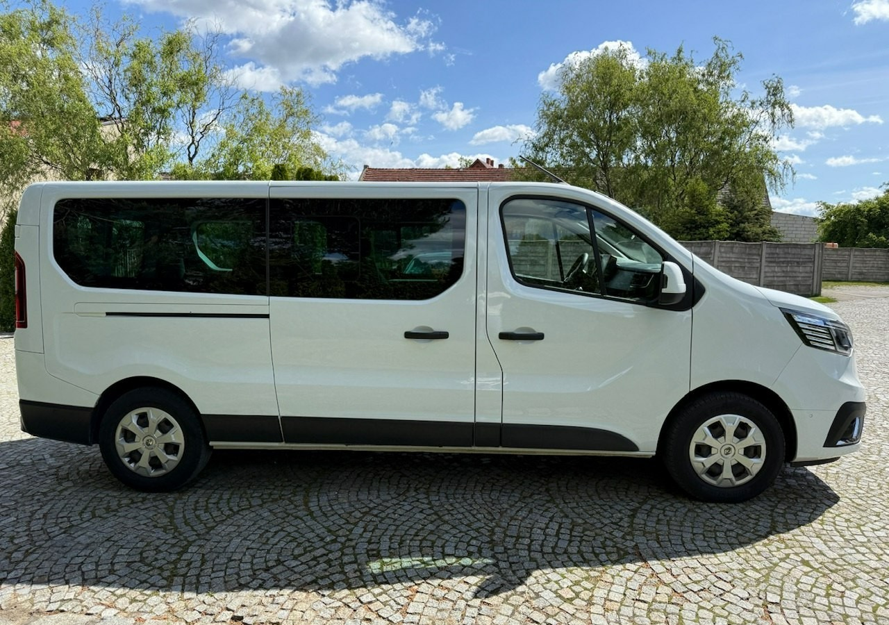 Renault Trafic III 2.0dci 110KM L2H1 LONG 9-osobowy 2xKlima Navi Kamera 2022 - Car: picture 4 Renault Trafic III 2.0dci 110KM L2H1 LONG 9-osobowy 2xKlima Navi Kamera 2022 - Car: picture 4