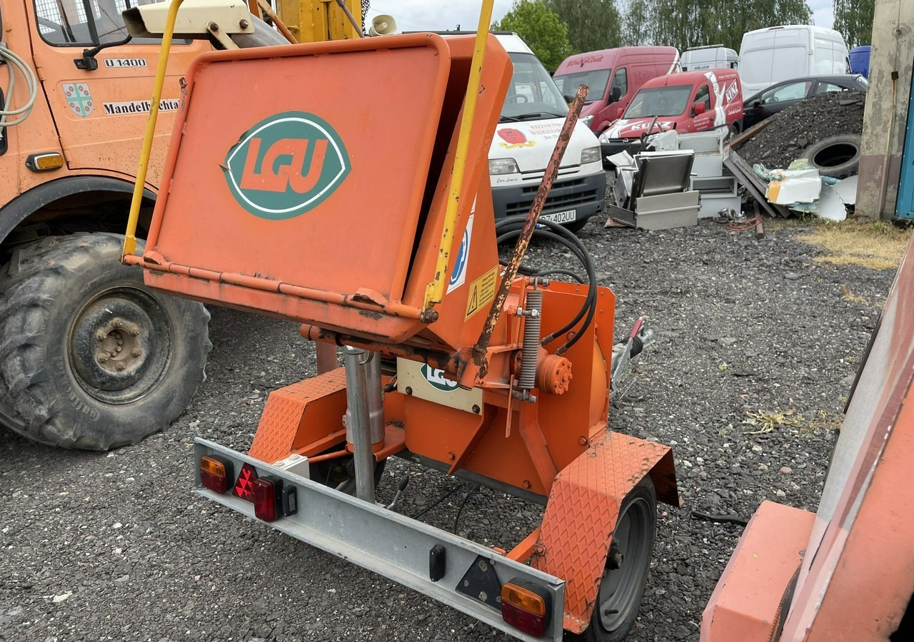 Renault Trafic Rębak LGU MAXI I-10M Rozdrabniacz rębak do gałęzi drewna spalinowy - Wood chipper: picture 2 Renault Trafic Rębak LGU MAXI I-10M Rozdrabniacz rębak do gałęzi drewna spalinowy - Wood chipper: picture 2