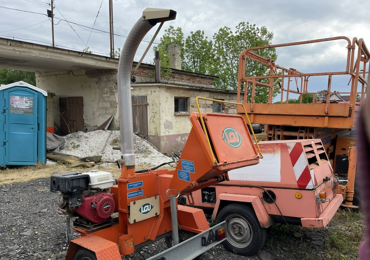 Renault Trafic Rębak LGU MAXI I-10M Rozdrabniacz rębak do gałęzi drewna spalinowy - Wood chipper: picture 4 Renault Trafic Rębak LGU MAXI I-10M Rozdrabniacz rębak do gałęzi drewna spalinowy - Wood chipper: picture 4