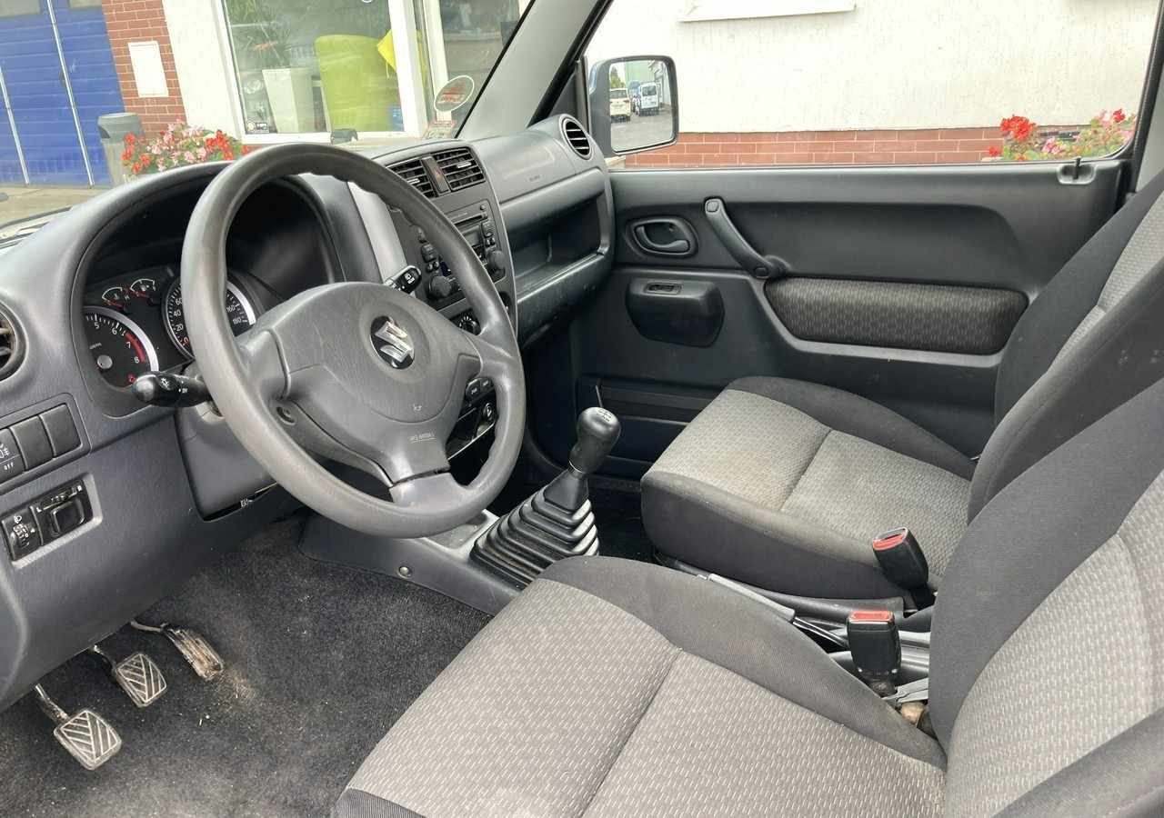 Suzuki Jimny Suzuki Jimny 1.3-16V 4X4 Klima 2006 - Car: picture 4 Suzuki Jimny Suzuki Jimny 1.3-16V 4X4 Klima 2006 - Car: picture 4