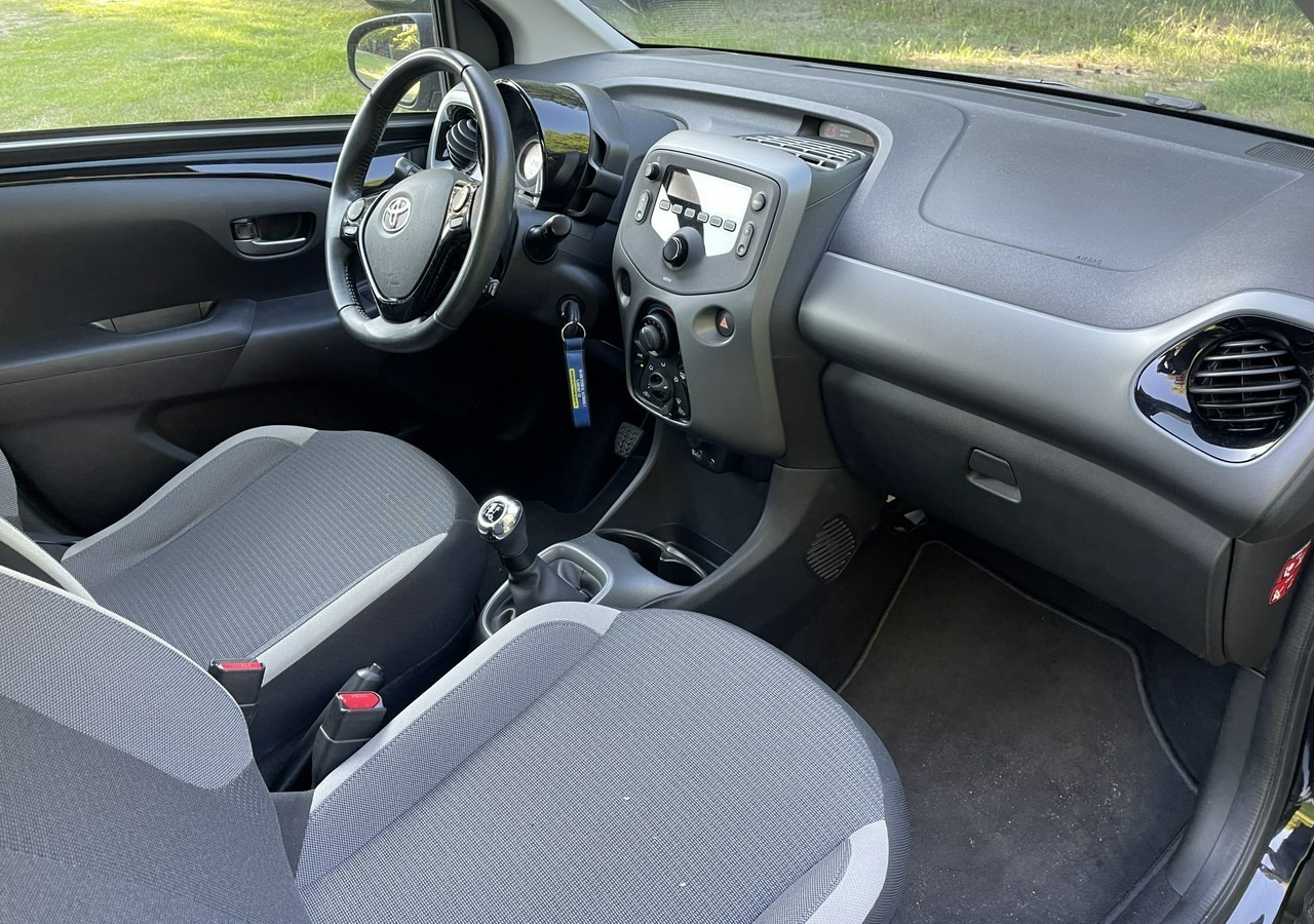 Toyota Aygo II Toyota Aygo 1.0-16V Klima Salon PL 24651km Model 2021 - Hatchback: picture 4 Toyota Aygo II Toyota Aygo 1.0-16V Klima Salon PL 24651km Model 2021 - Hatchback: picture 4