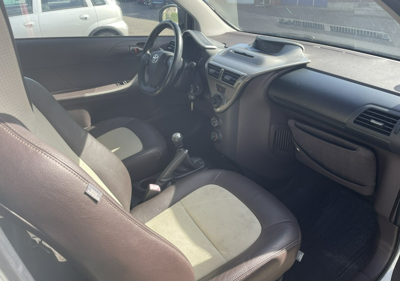Toyota IQ Toyota iQ Klima - Hatchback: picture 4 Toyota IQ Toyota iQ Klima - Hatchback: picture 4