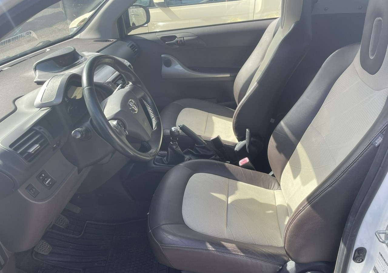 Toyota IQ Toyota iQ Klima - Hatchback: picture 5 Toyota IQ Toyota iQ Klima - Hatchback: picture 5