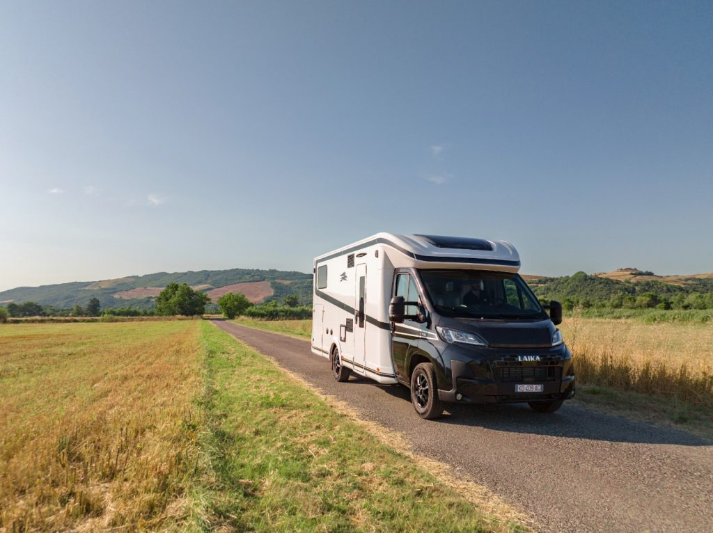 LAIKA KOSMO L 105 - Semi-integrated motorhome: picture 1 LAIKA KOSMO L 105 - Semi-integrated motorhome: picture 1