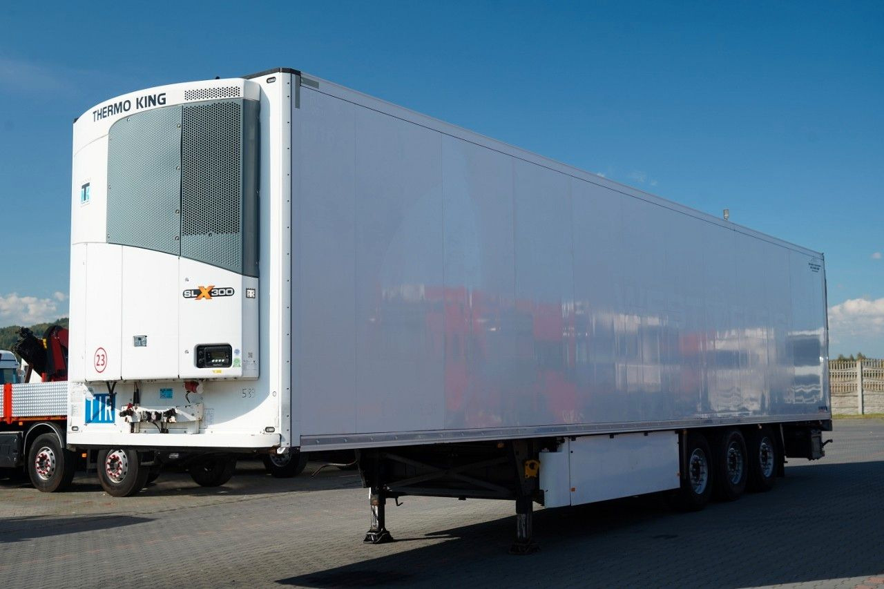 Schmitz Cargobull / CHŁODNIA / THERMO KING SLX 300 / HAKÓWKA / OŚ - Refrigerator semi-trailer: picture 1 Schmitz Cargobull / CHŁODNIA / THERMO KING SLX 300 / HAKÓWKA / OŚ - Refrigerator semi-trailer: picture 1
