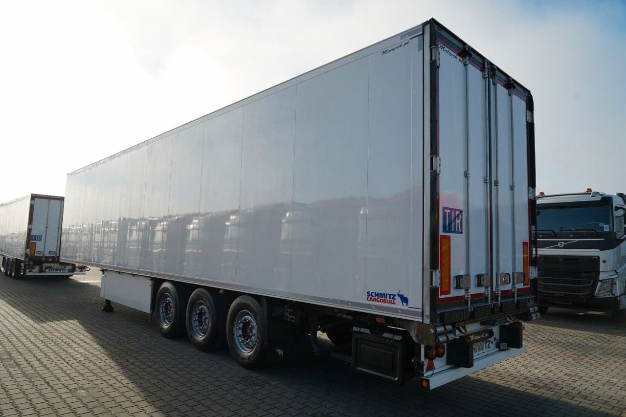 Schmitz Cargobull / CHŁODNIA / THERMO KING SLX 300 / HAKÓWKA / OŚ - Refrigerator semi-trailer: picture 3 Schmitz Cargobull / CHŁODNIA / THERMO KING SLX 300 / HAKÓWKA / OŚ - Refrigerator semi-trailer: picture 3
