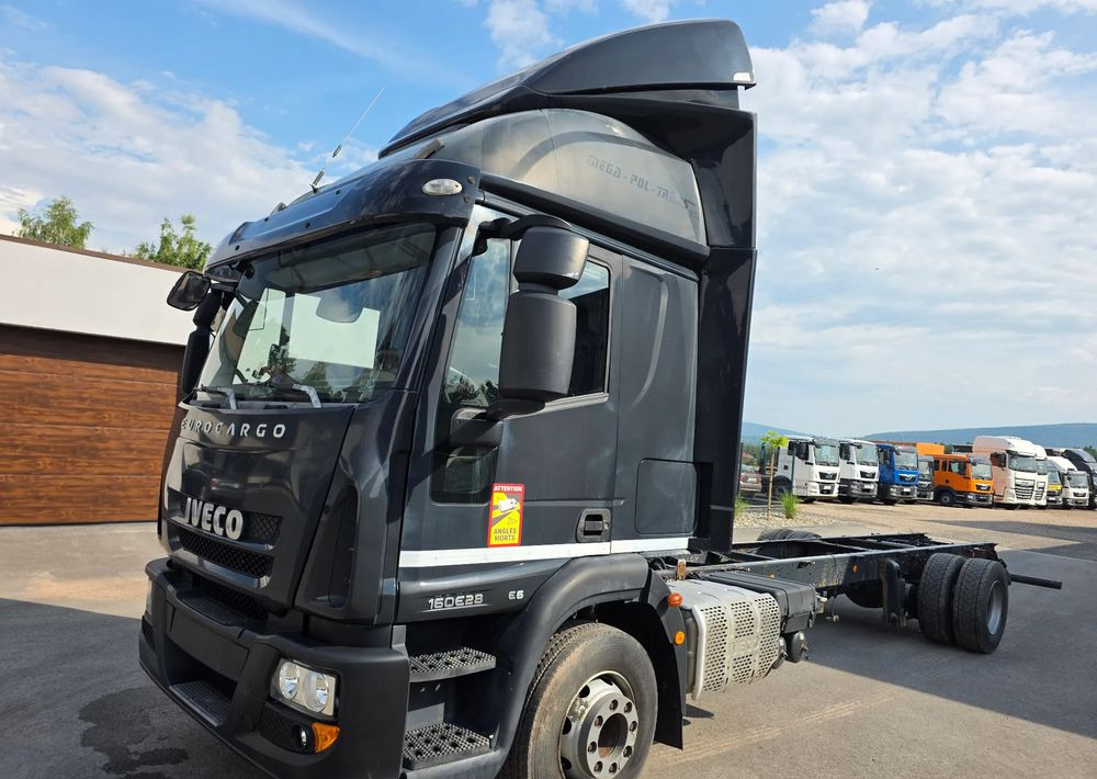 Iveco EUROCARGO 160E28 RAMA DO ZABUDOWY/ LAWETA / MANUAL / - Curtainsider truck: picture 1 Iveco EUROCARGO 160E28 RAMA DO ZABUDOWY/ LAWETA / MANUAL / - Curtainsider truck: picture 1