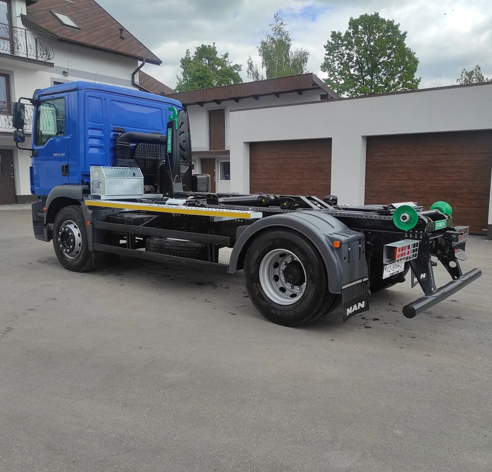 MAN TGM 18.340 urządzenie hakowe AXOR - Hook lift truck: picture 3 MAN TGM 18.340 urządzenie hakowe AXOR - Hook lift truck: picture 3