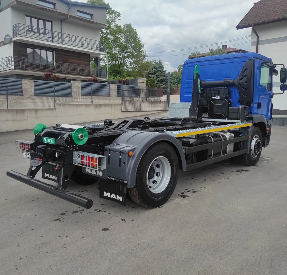 MAN TGM 18.340 urządzenie hakowe AXOR - Hook lift truck: picture 5 MAN TGM 18.340 urządzenie hakowe AXOR - Hook lift truck: picture 5