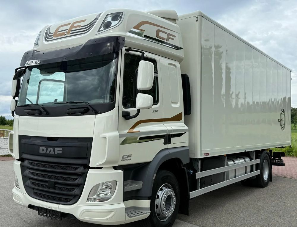 DAF CF 330/10.2017/KONTENER MEBLOWY/IZOTERMA/WINDA/18 PALET/E6/NISKI PRZEBIEG/Z NIEMIEC/JAK NOWY/DUŻY SILNIK 10 837cm3// - Box truck: picture 1 DAF CF 330/10.2017/KONTENER MEBLOWY/IZOTERMA/WINDA/18 PALET/E6/NISKI PRZEBIEG/Z NIEMIEC/JAK NOWY/DUŻY SILNIK 10 837cm3// - Box truck: picture 1