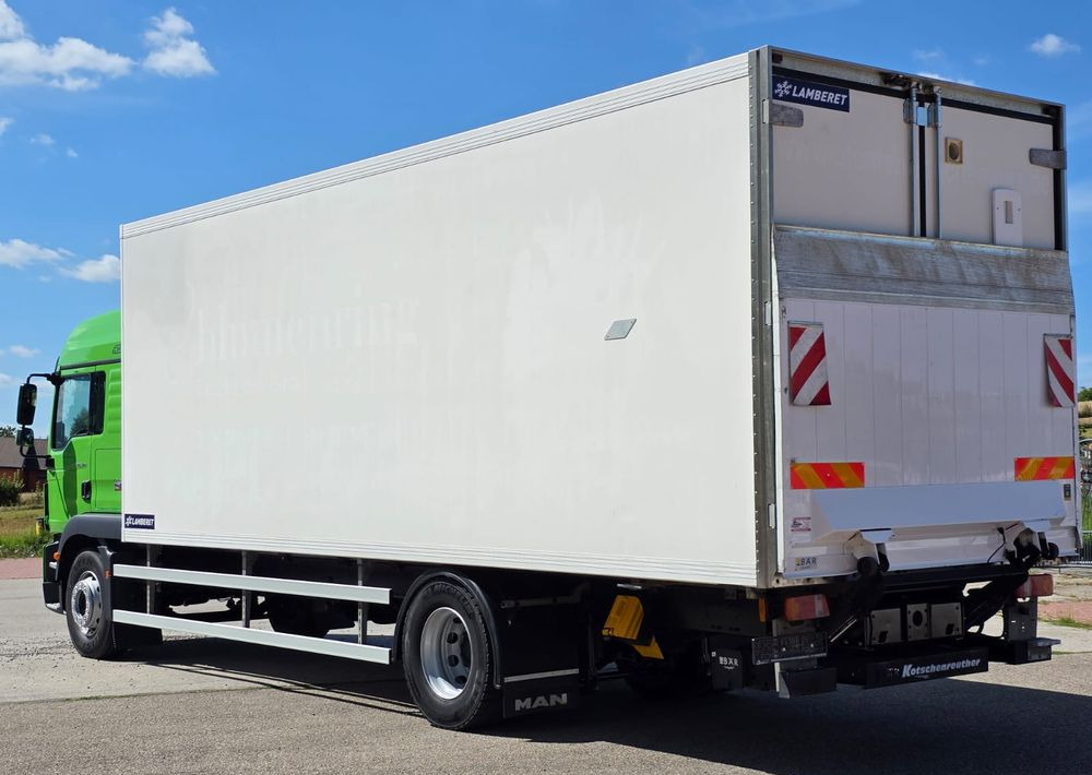 MAN TGM 18.340 / 18.290 / 15.290 / IZOTERMA / WINDA / 19PALET /E6 / SPROWADZONY / AUTOMAT / SYPIALKA / PIERWSZY WŁAŚCICIEL / BOCZNE DRZWI / STAN BARDZO DOBRY - Refrigerator truck: picture 3 MAN TGM 18.340 / 18.290 / 15.290 / IZOTERMA / WINDA / 19PALET /E6 / SPROWADZONY / AUTOMAT / SYPIALKA / PIERWSZY WŁAŚCICIEL / BOCZNE DRZWI / STAN BARDZO DOBRY - Refrigerator truck: picture 3