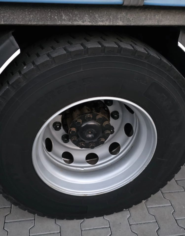 Curtainsider truck Mercedes-Benz ACTROS 1833 / FIRANKA/ WINDA / 22PALETY / 8760 ŁADOWNOŚĆ / AUTOMAT / DUŻY SILNIK  / SYPIALKA /: picture 9 Curtainsider truck Mercedes-Benz ACTROS 1833 / FIRANKA/ WINDA / 22PALETY / 8760 ŁADOWNOŚĆ / AUTOMAT / DUŻY SILNIK  / SYPIALKA /: picture 9