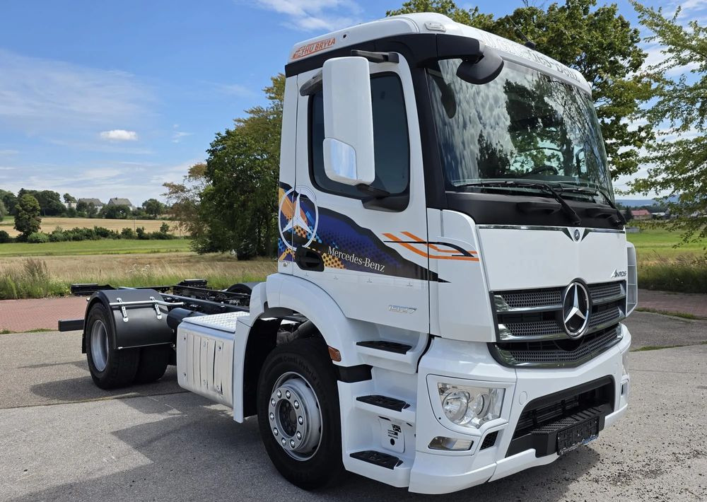 Mercedes-Benz ANTOS 1827 / ATEGO / ACTROS / E6 / ROZSTAW OSI 3.75M / WYWROT / BECZKA / UTRZYMANIE DRÓG / HAKOWIEC / SPROWADZONY / PIERWSZY WŁAŚCICIEL / STAN BDB - Cab chassis truck: picture 2 Mercedes-Benz ANTOS 1827 / ATEGO / ACTROS / E6 / ROZSTAW OSI 3.75M / WYWROT / BECZKA / UTRZYMANIE DRÓG / HAKOWIEC / SPROWADZONY / PIERWSZY WŁAŚCICIEL / STAN BDB - Cab chassis truck: picture 2