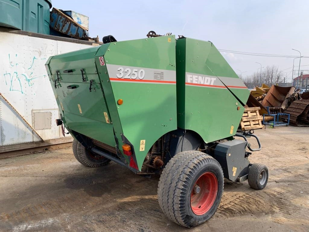 Fendt 3250 - Round baler: picture 3 Fendt 3250 - Round baler: picture 3