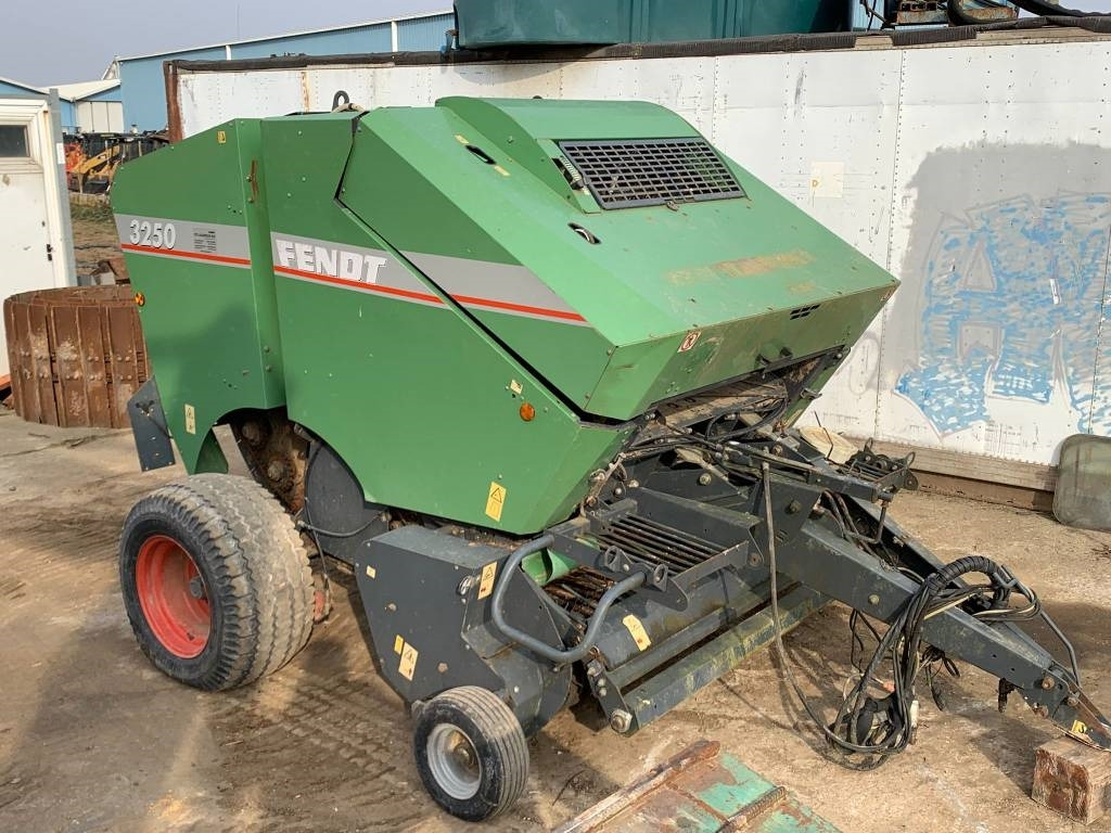 Fendt 3250 - Round baler: picture 1 Fendt 3250 - Round baler: picture 1