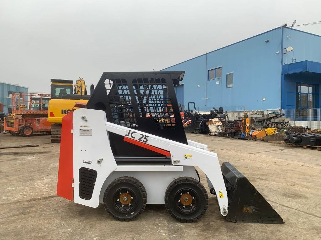JC 25 - Skid steer loader: picture 3 JC 25 - Skid steer loader: picture 3