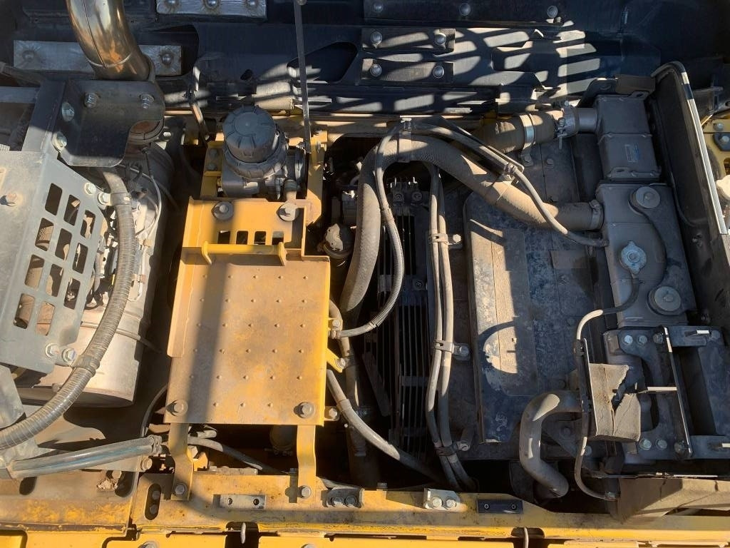 Crawler excavator Komatsu HB 215 LC-3: picture 10