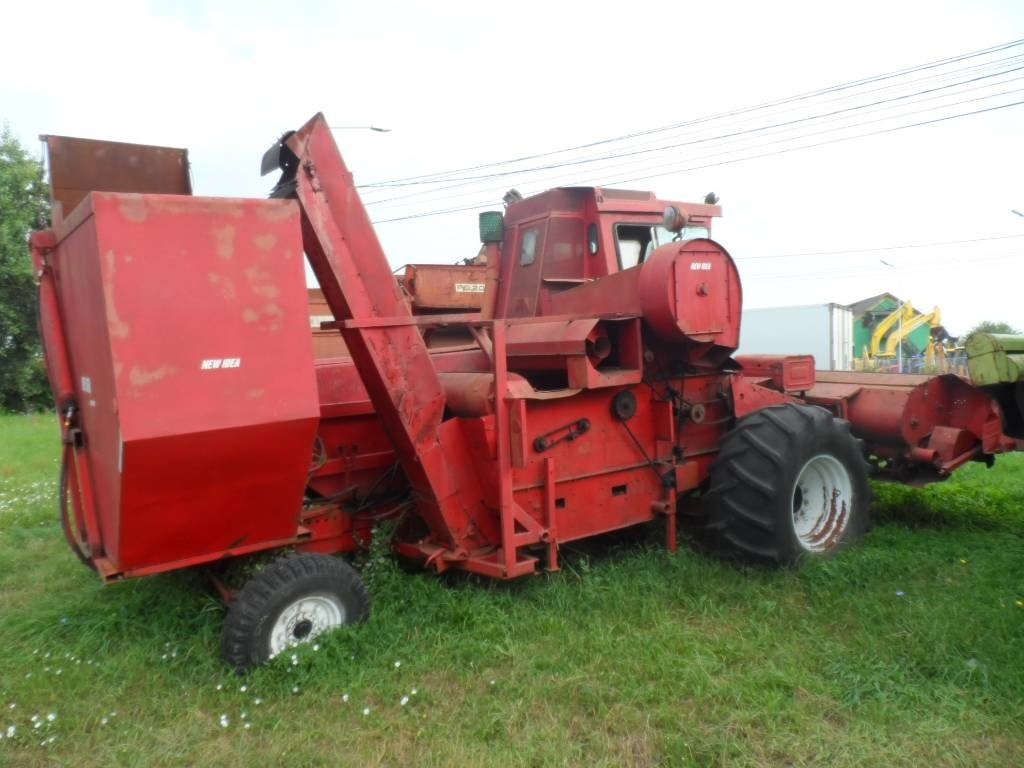 New Idea 802 - Combine harvester: picture 3 New Idea 802 - Combine harvester: picture 3