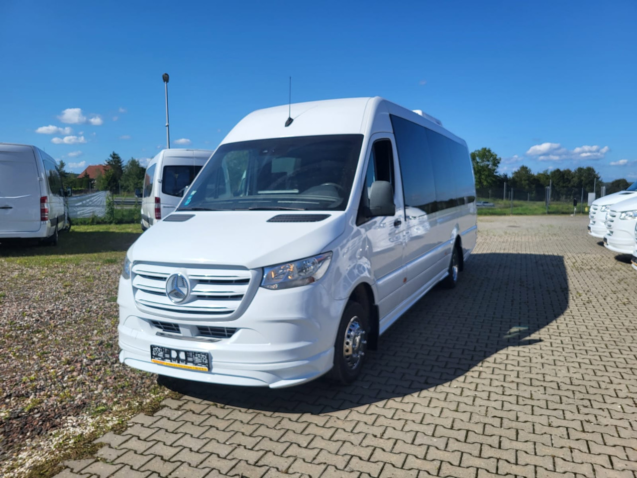 Sprinter 516 CDI 24 places + 4 standing - Suburban bus: picture 2 Sprinter 516 CDI 24 places + 4 standing - Suburban bus: picture 2