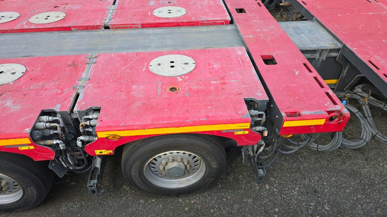 FAYMONVILLE Combimax - Low loader semi-trailer: picture 2 FAYMONVILLE Combimax - Low loader semi-trailer: picture 2