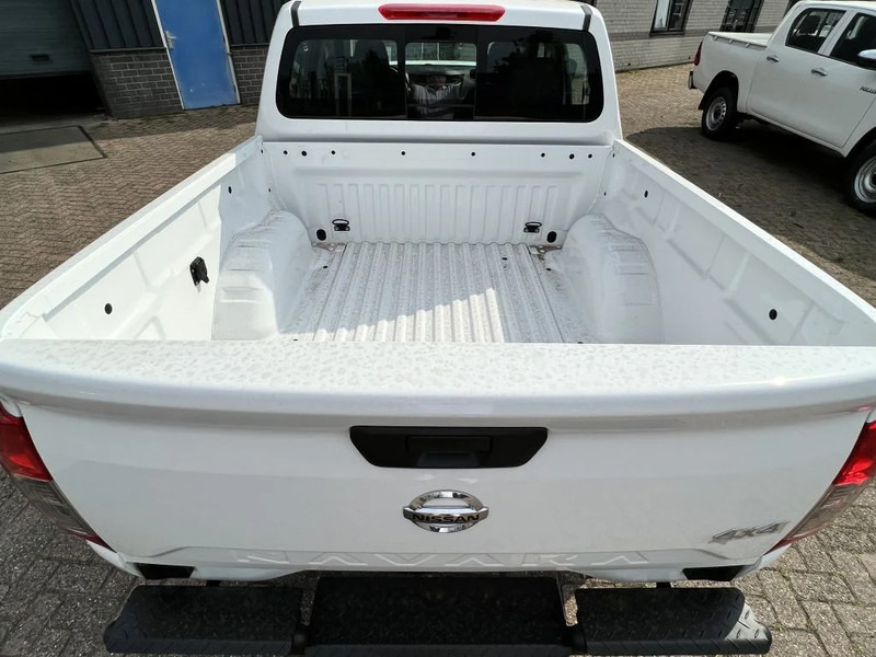 Nissan Navara 4x4 - 22 UNITS - 2.5 D Double Cab - XE - EURO 2 - NEW!! READY FOR WORK!!! - Pickup truck, Combi van: picture 4 Nissan Navara 4x4 - 22 UNITS - 2.5 D Double Cab - XE - EURO 2 - NEW!! READY FOR WORK!!! - Pickup truck, Combi van: picture 4