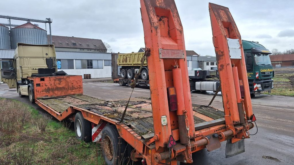 Langendorf Tieflader 2 Achser - Low loader semi-trailer: picture 3 Langendorf Tieflader 2 Achser - Low loader semi-trailer: picture 3