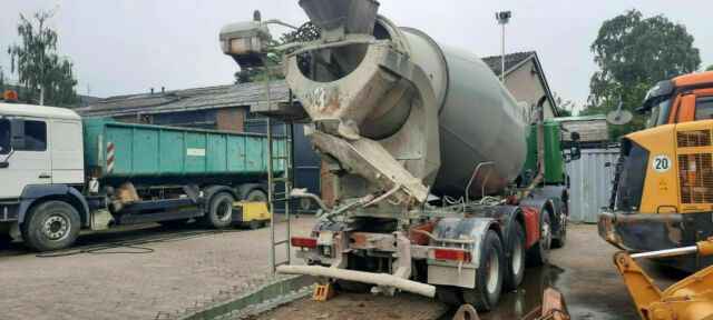 Scania P340PS 4-Achser 8x4 Betonmischer Euro:4 - Concrete mixer truck: picture 4 Scania P340PS 4-Achser 8x4 Betonmischer Euro:4 - Concrete mixer truck: picture 4