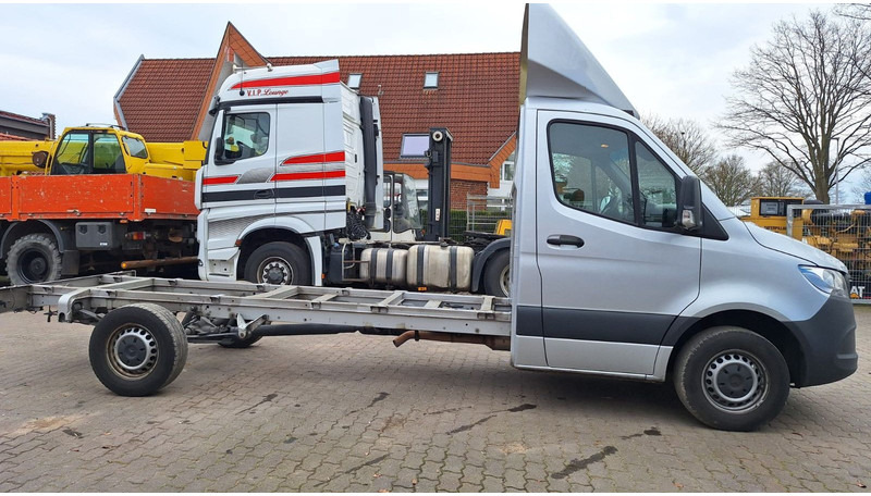 Mercedes-Benz Fahrgestell 316 - Van: picture 3 Mercedes-Benz Fahrgestell 316 - Van: picture 3