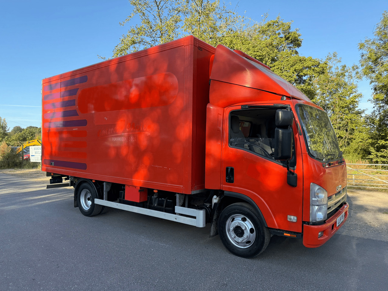 2014 Izuzu Refrigerated Truck - Refrigerator truck: picture 5 2014 Izuzu Refrigerated Truck - Refrigerator truck: picture 5